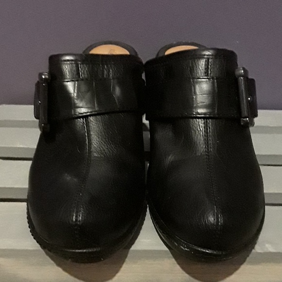 SOLD.            Clogs - Picture 3 of 4